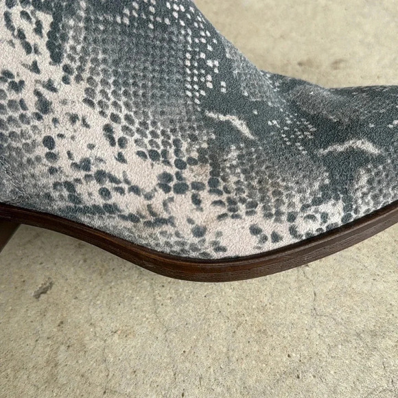 Lucky Brand Faux Snake Skin Booties Size 7 - Picture 11 of 13